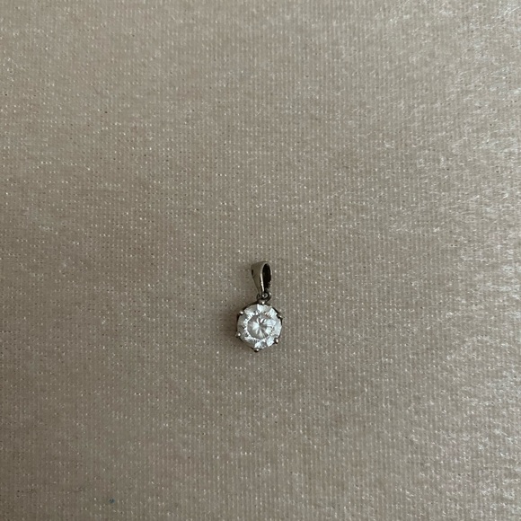 1.3ct Moissanite Diamond with GIA Certificate Round cut pendent - Picture 4 of 7